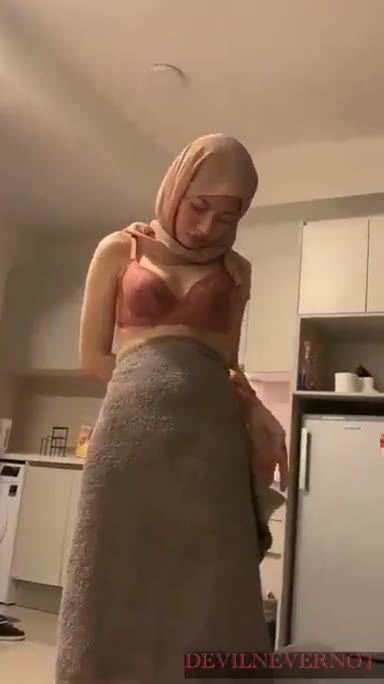 Tobrut Hijab Diewe Sampek Merem Melek