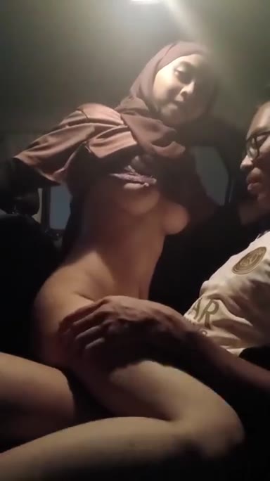 Bokep ABG Hijab Dientot Dalam Mobil